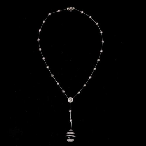 1 - CHANEL, ONYX AND DIAMOND PENDANT NECKLACE,
27.9 grams, 18 ct. gold.
Signed Chanel, 750.
L. 36.5 cm.