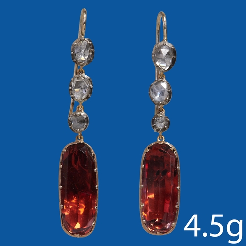 42 - ANTIQUE PAIR OF DIAMOND AND GARNET GARRINGS,
4.5 grams.
L. 4 cm.