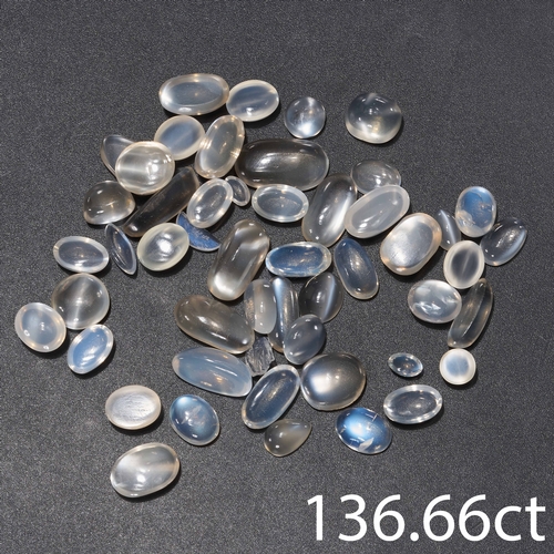 46 - MIXED LOT OF LOOSE CUT MOONSTONES, 
totalling approx. 136.66 ct.
Including with nice blue shiller