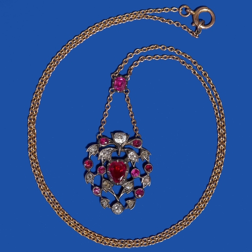 72 - FINE ANTIQUE RUBY AND DIAMOND PENDANT NECKLACE, 
5,9 grams,
L. heart 2.3 cm.
L. necklace 42 cm.