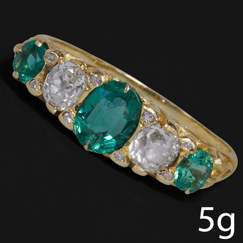 8 - EMERALD AND DIAMOND 5-STONE RING,
5 grams, 18 ct. gold.
Gemstones totalling approx. 1.38 ct.
Vibrant... 