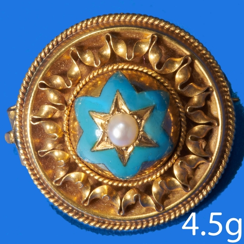 169 - VICTORIAN PEARL AND ENAMEL GOLD BROOCH,
4.5 grams.
Enamel in star pattern.
Locket back.
Diam. 2.1 cm... 