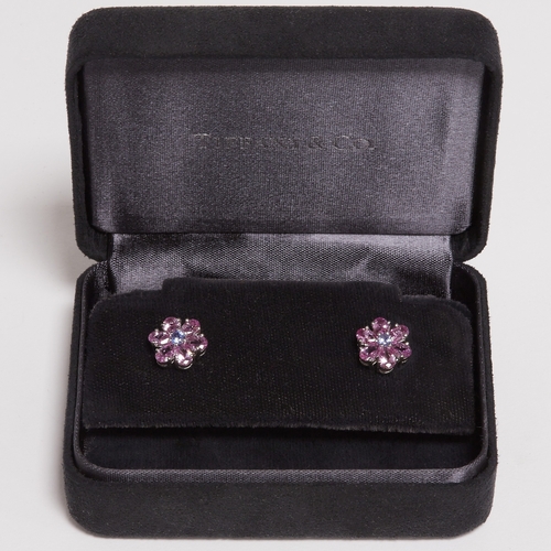 194 - TIFFANY & CO, PINK AND BLUE SAPPHIRE EARRINGS,
6.4 grams, Platinum.
Vibrant sapphires.
Signed T& Co.... 