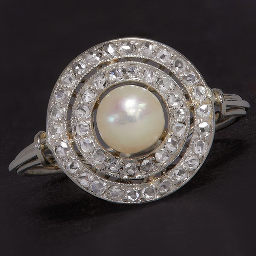 196 - EDWARDIAN PEARL AND DIAMOND RING,
Platinum.
Pearl with great lustre, approx. 5.3 mm. (untested).
Dia... 