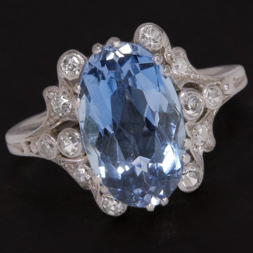 225 - PLATINUM AQUAMARINE AND DIAMOND RING.
5.5 grams,
Set with rich colour vibrant aquamarine 4.25 ct.
Br... 