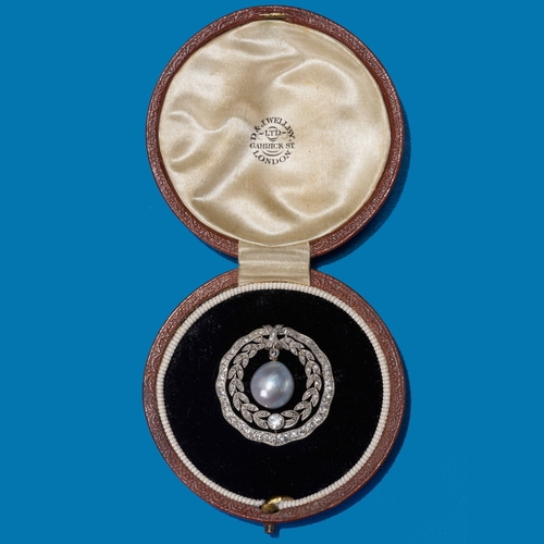 86 - BELLE EPOQUE CERTIFICATED NATURAL SALTWATER PEARL AND DIAMOND BROOCH/PENDANT,
9.2 grams.
The large p... 