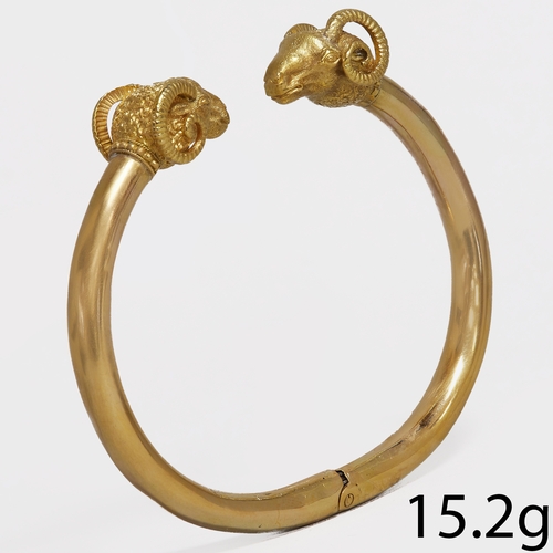 43 - ETRUSCAN REVIVAL DOUBLE RAMS HEAD BANGLE 
15.2 grams high carat gold 
fine craftsmanship 
inner diam... 