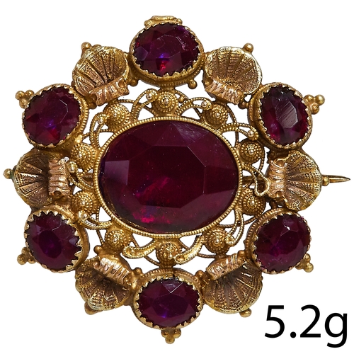 219 - GEORGIAN GARNET BROOCH,
5.2 grams, High carat gold.
Fine shell design.
Vibrant garnets.
W. 2.8 cm.