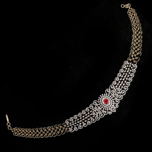 100 - FINE RUBY AND DIAMOND NECKLACE,
68,5 grams, 18 ct. gold.
Vibrant ruby of approx. 2.35 ct.
Further se... 