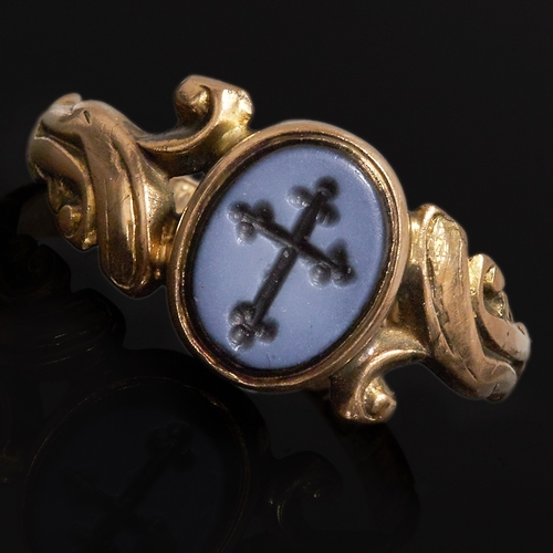 174 - VICTORIAN INTAGLIO RING,
18 ct. gold.
Carver intaglio of a cross.
Size J.