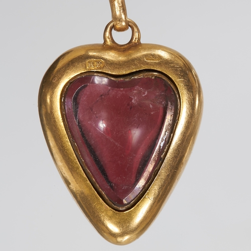 222 - RARE VICTORIAN GARNET HEART PENDANT,
5.7 grams, 18 ct. gold.
Heart cabochon cut garnet.
Locket back.... 