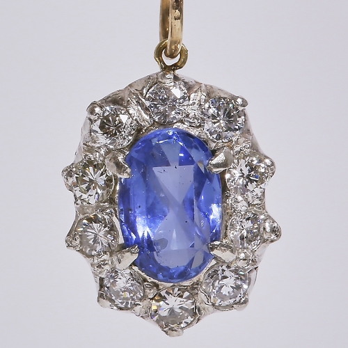 153 - SAPPHIRE AND DIAMOND PENDANT,
Sapphire of approx. 1 ct.
Diamonds bright and lively.