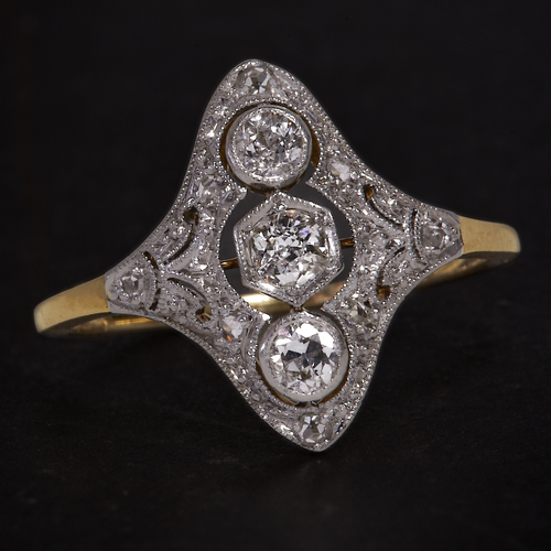 162 - ART-DECO DIAMOND RING,
Testing high carat gold and platinum.
Size M 1/2.