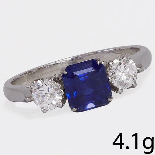 180 - SAPPHIRE AND DIAMOND 3-STONE RING,
4.1 grams, testing platinum.
Sapphire of approx. 1.22 ct.
Size M.