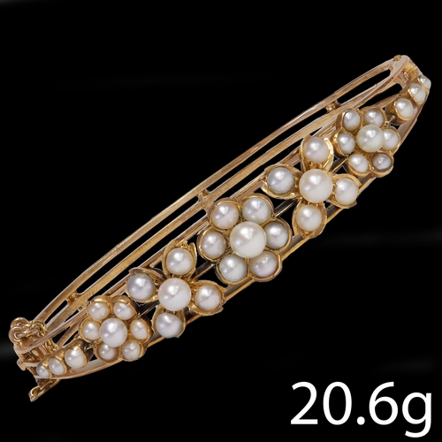 194 - ANTIQUE PEARL HINGED BANGLE,
20.6 grams, testing 18 ct. gold.
Fine pearls, largest of approx. 4.3 mm... 