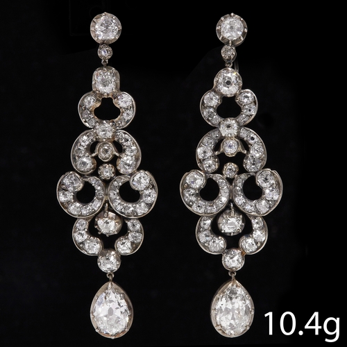 25 - GORGEOUS PAIR OF ANTIQUE DIAMOND DROP EARRINGS,
10.4 grams.
Diamonds bright and lively.
Pear shaped ... 