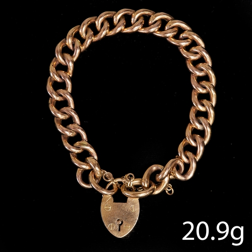 41 - ANTIQUE GOLD CURB LINK BRACELET WITH HEART PADLOCK CLASP,
20.9 grams.
L. 20 cm.