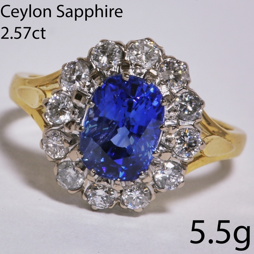 54 - CEYLON SAPPHIRE AND DIAMOND CLUSTER RING,
5,5 grams. 18 ct. gold.
Rich and vibrant blue sapphire of ... 