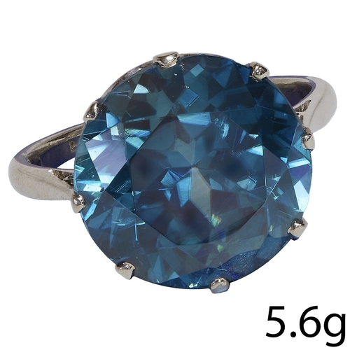 24 - ZIRCON SOLITAIRE GOLD RING,
5.6 grams.
Large vibrant blue zircon of approx. 13.90 ct.
Size P.