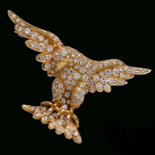 179 - DIAMOND EAGLE BROOCH,
8.2 grams, 18 ct. gold.
Diamonds bright and lively, approx. 1.30 ct.
W. 4.5 cm... 