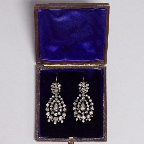 99 - FANTASTIC PAIR OF ANTIQUE DIAMOND AND PEARL EARRINGS, Likely Georgian.
15.2 grams.
Articulated cente... 