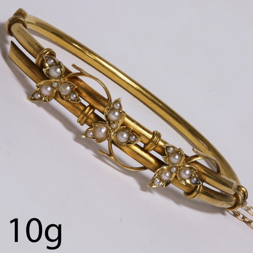 18 - VICTORIAN PEARL BANGLE. 
10 grams. 15 ct. gold.
Inner diam. 5.5 cm.