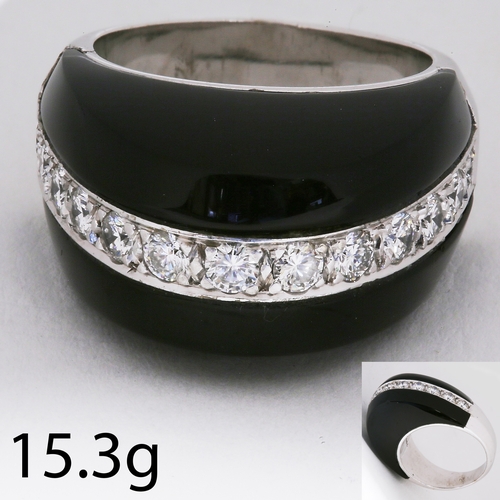 95 - ONYX AND DIAMOND RING,
15.3 grams, 18 ct. gold.
Diamonds bright and lively, totalling approx. 1 ct.
... 