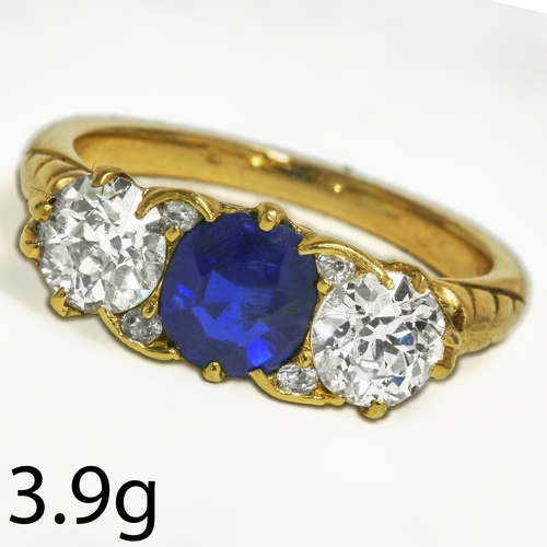 101 - SAPPHIRE AND DIAMOND 3-STONE RING,
3.9 grams, High carat gold.
Rich and vibrant sapphire of approx. ... 