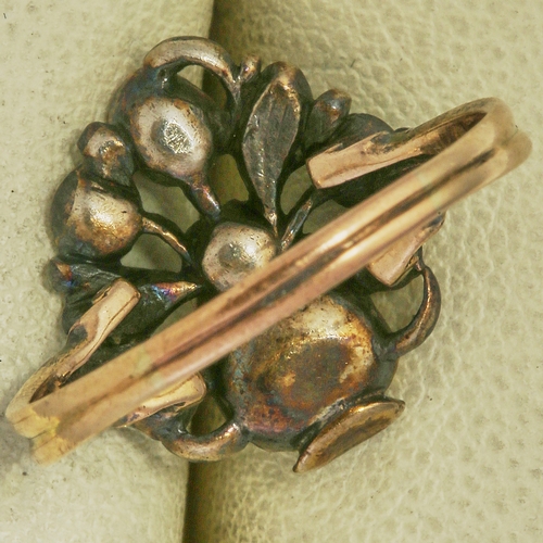 8 - ELEGANT GEORGIAN GIARDINETTI GOLD RING
3 grams.
Vibrant sapphire, rubies emerald and diamonds.
size ... 