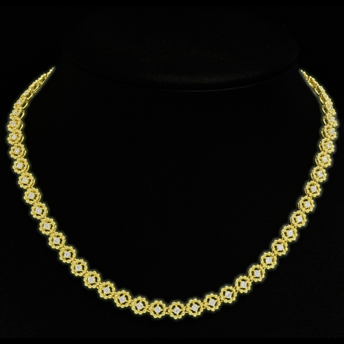 9 - DIAMOND LINE NECKLACE,
25,7 grams, testing high carat gold.
Diamonds bright and lively.
L. 46.5 gram... 