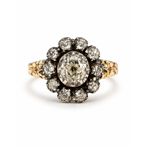 7 - ANTIQUE DIAMOND CLUSTER RING,
4,5 grams, testing high carat gold and silver.
Bright and lively old c... 