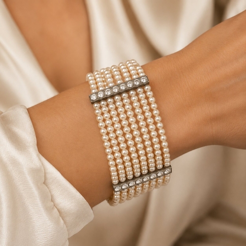 101 - PRETTY EDWARDIAN MULTI-ROW PASTE BRACELET,
29.3 grams.
L. 19.5 cm.