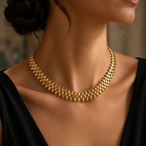 62 - VICTORIAN GOLD NECKLACE,
37.8 grams,
Fine links, supple wearing necklace.
L. Wearable as 38 or 33 cm... 
