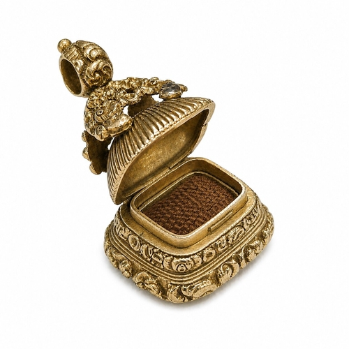 71 - RARE ANTIQUE INTAGLIO FOB SEAL WITH HIDDEN COMPARTMENT.
22.2 grams, testing high carat gold
Depictin... 