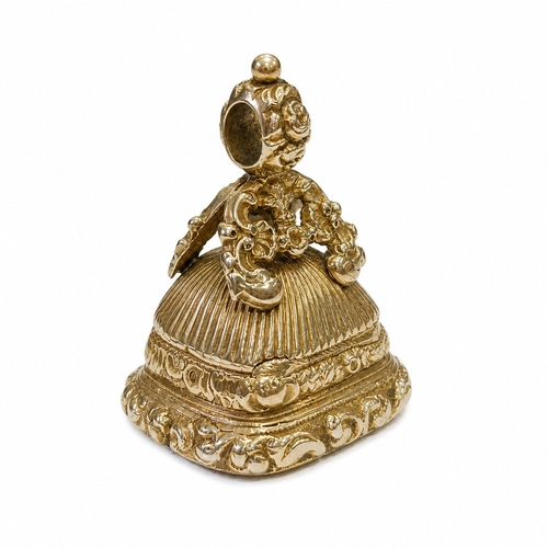 71 - RARE ANTIQUE INTAGLIO FOB SEAL WITH HIDDEN COMPARTMENT.
22.2 grams, testing high carat gold
Depictin... 