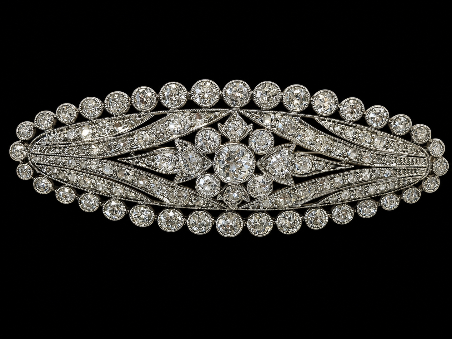 LARGE DIAMOND BROOCH, 11,6 grams, testing platinum. Bright and lively ...