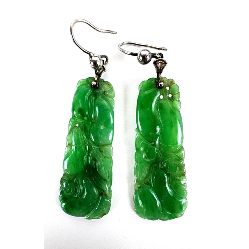 127 - A selection of assorted decorative jewellery, including a pair of Chinese carved 'jade' earrings; al... 