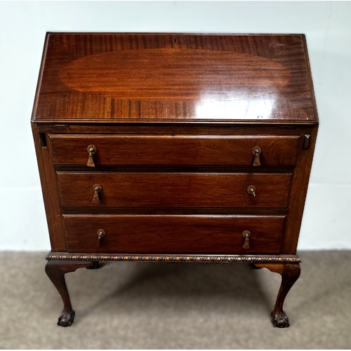 16 - A George III style reproduction mahogany veneered bureau,W86cm x H104cm x D43cm