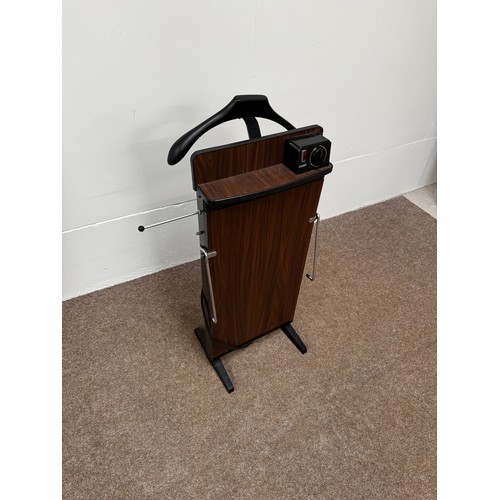 26 - Two modern veneered dressing tables, each with mirrors and a trouser press (3).Darker; 73cm high, 12... 