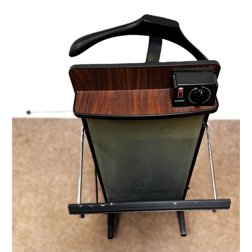 26 - Two modern veneered dressing tables, each with mirrors and a trouser press (3).Darker; 73cm high, 12... 