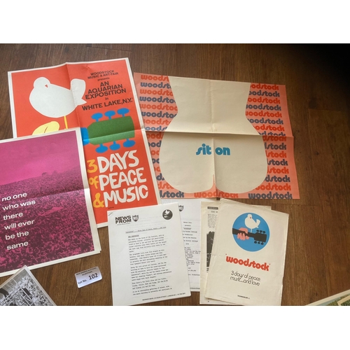 102 - Records : WOODSTOCK superb memorabilia pack 1969 3 Days of Peace inc poster, badge, photos press/pro... 