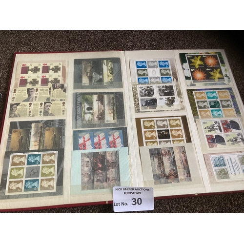 30 - Stamps : GB mint - modern GB issues 1980s onwards - much up to date inc many booklet panes with a fa... 