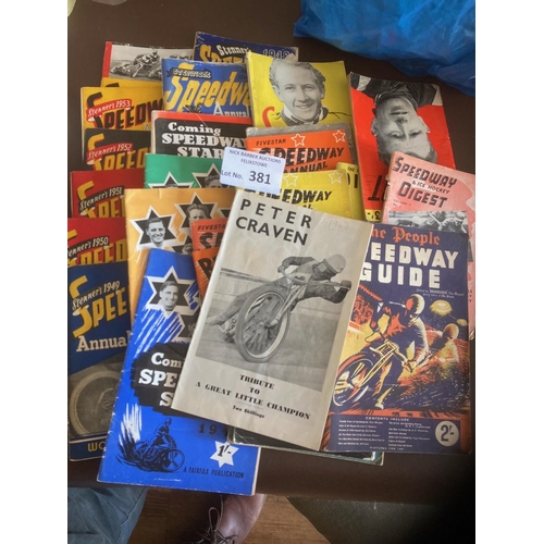 381 - Speedway : Nice collection of 1940s/50s/60s booklets inc Stenners, 5 Star, People Guide etc (30+)