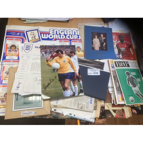 478 - Football : Interesting collection of various items many signatures inc Gordon Banks, programmes, pho... 