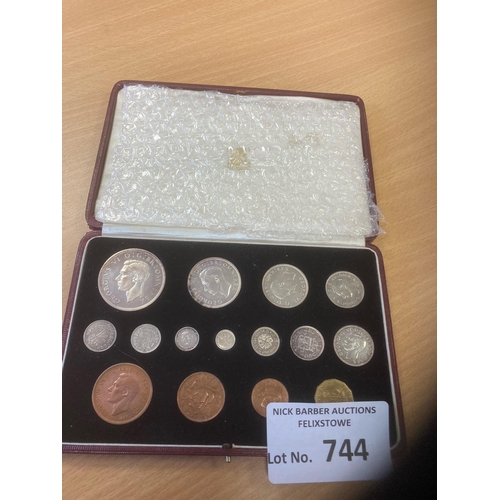 744 - Collectables : Coins - King George VI specimen coin set 1937 in presentation box - fine cond