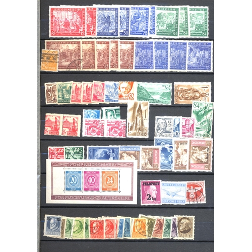 79 - Stamps : Box containing 4 albums & a Stockbook, two of Spain, Iceland, Japan and various In the stoc... 