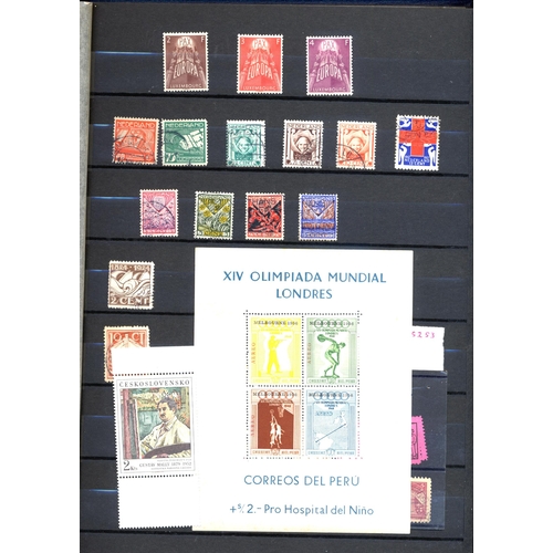 79 - Stamps : Box containing 4 albums & a Stockbook, two of Spain, Iceland, Japan and various In the stoc... 