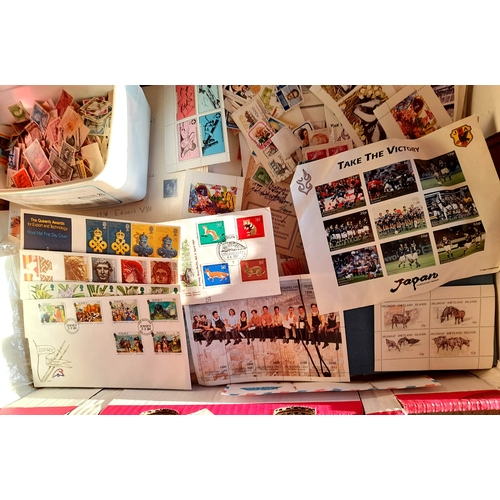 20 - Stamps : World Stamps, Covers, circulated club books, Kiloware, off paper mixture- a really Good lot... 