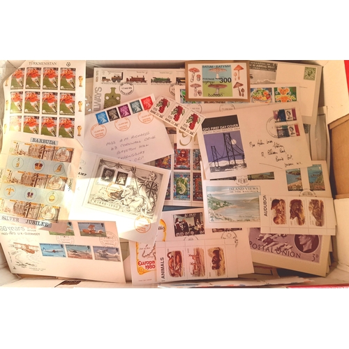 20 - Stamps : World Stamps, Covers, circulated club books, Kiloware, off paper mixture- a really Good lot... 