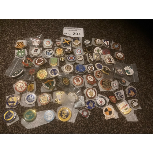 203 - Football : 68 badges club mostly non-league, relatively modern issues